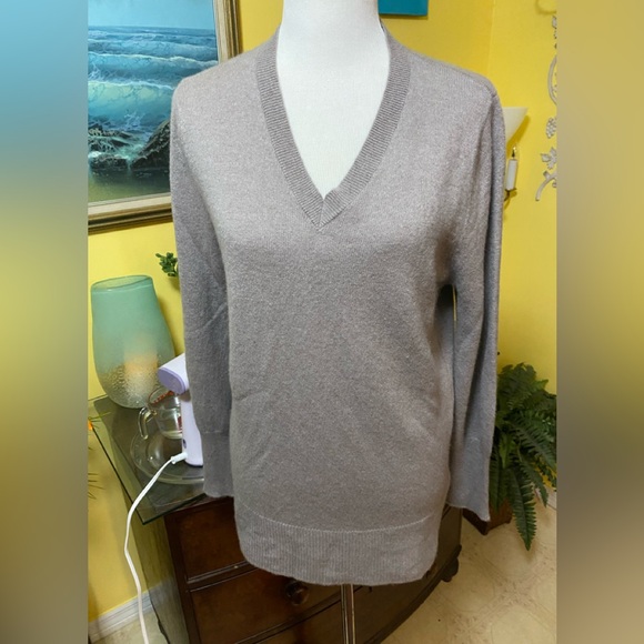 Cashmere Long Sleeve V-Neck Sweater Top - Picture 1 of 8